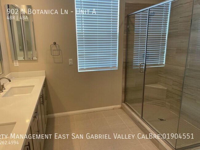 Building Photo - 902 Botanica Ln