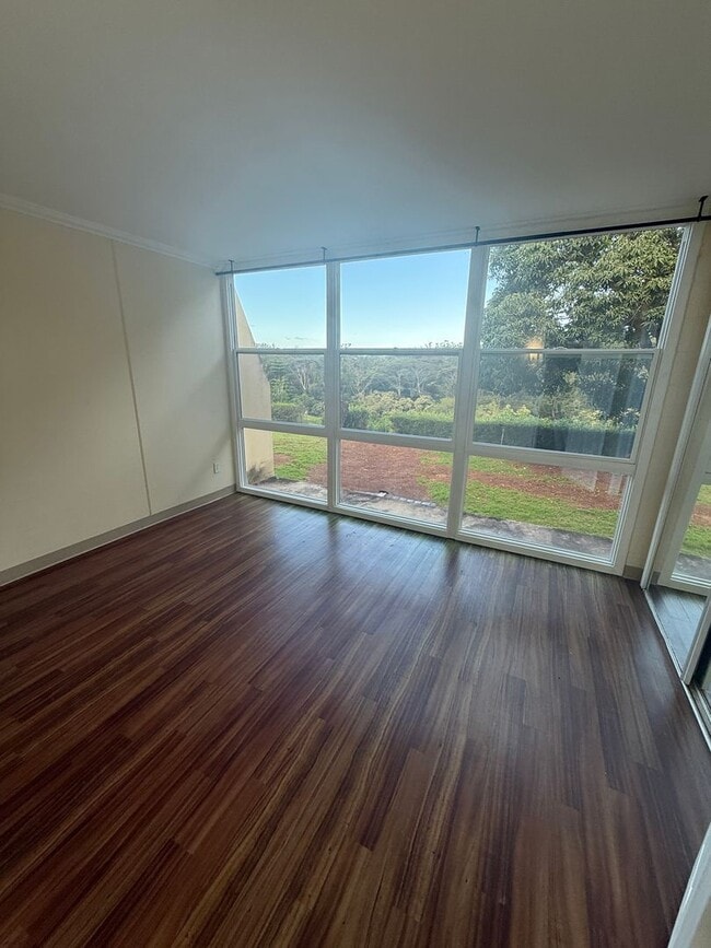 Building Photo - 3 bedroom 2 bath condo in Ridgecrest in  Waikalani comes with 2 parking