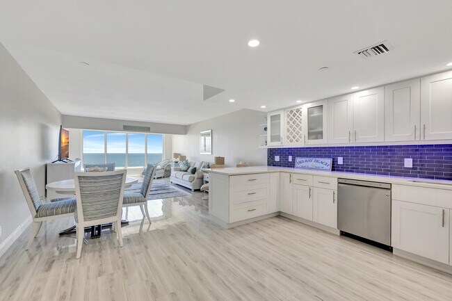 Building Photo - 2909 S Ocean Blvd