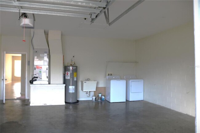 Building Photo - 1932 Magical Ln