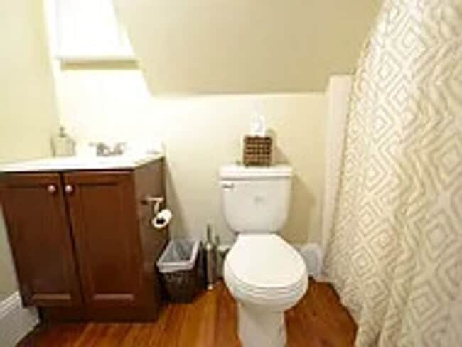 Building Photo - No Brokers Fee, In-Unit Washer and Dryer, Eat-in Kitchen, Stainless Steel Kitchen Appliances, Cen...