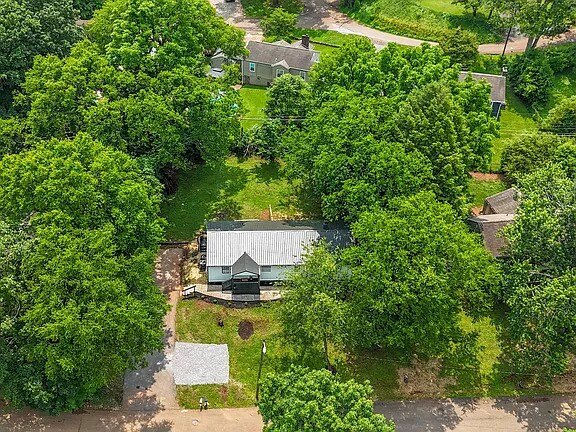 Building Photo - 502 Hayworth Dr