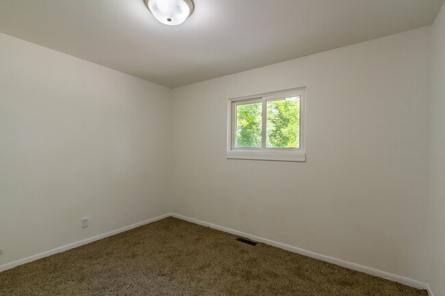 Building Photo - 109 Avondale Ct