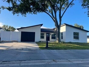 Building Photo - 10106 Royal Acres Ct