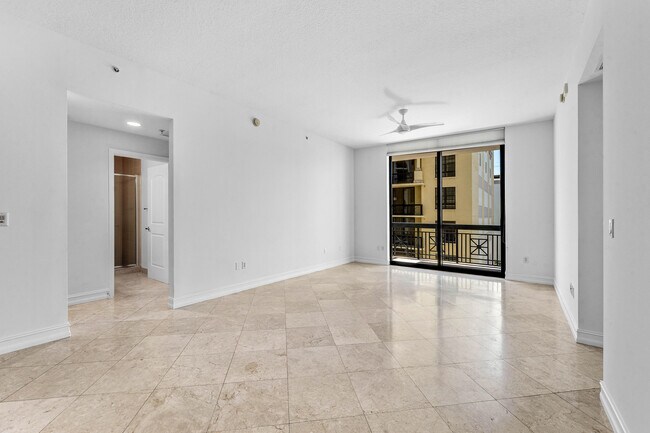 Building Photo - 701 S Olive Ave