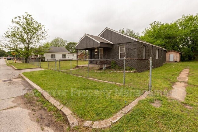 Building Photo - 526 S 39th W Ave
