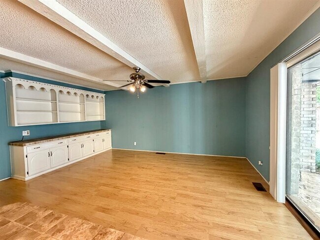 Building Photo - 6612 Crow Cir