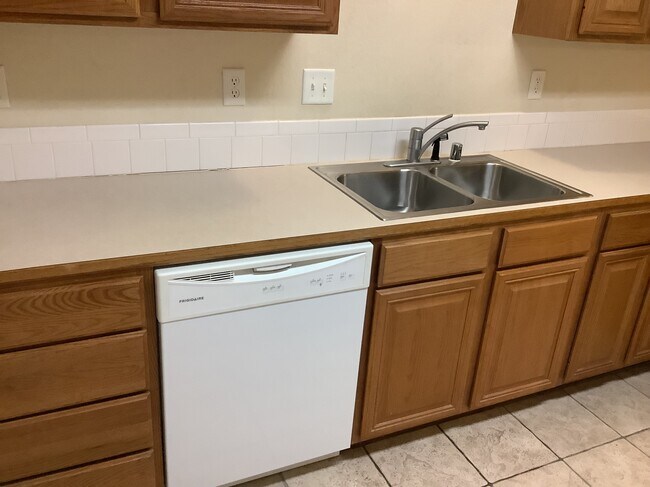 Kitchen sink and dishwasher with heated drying - 431 Firewood Dr