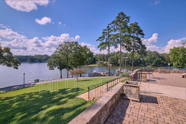 Building Photo - 98 Topsail Ct