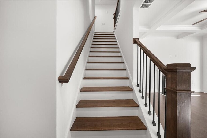 Building Photo - 124 Auburn Wds Dr