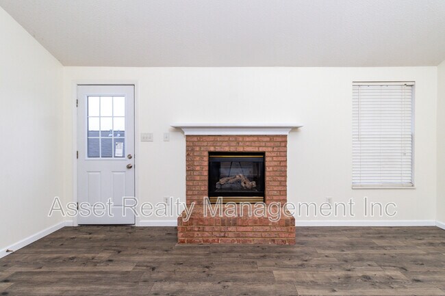 Building Photo - 385 Hawthorne Oaks Way