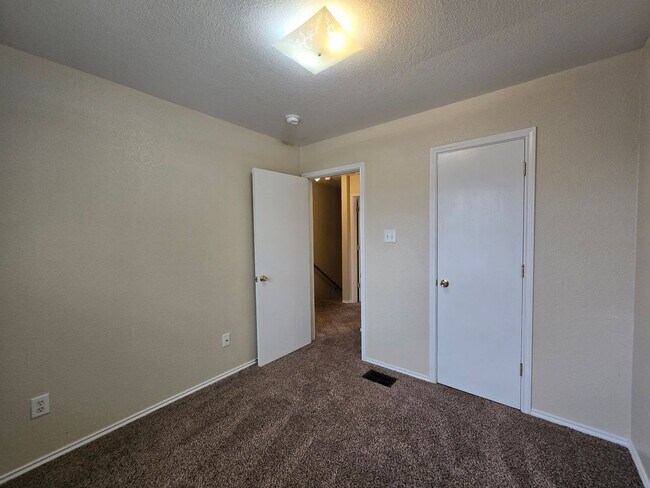 Building Photo - PRICE REDUCTION - AVAILABLE NOW!