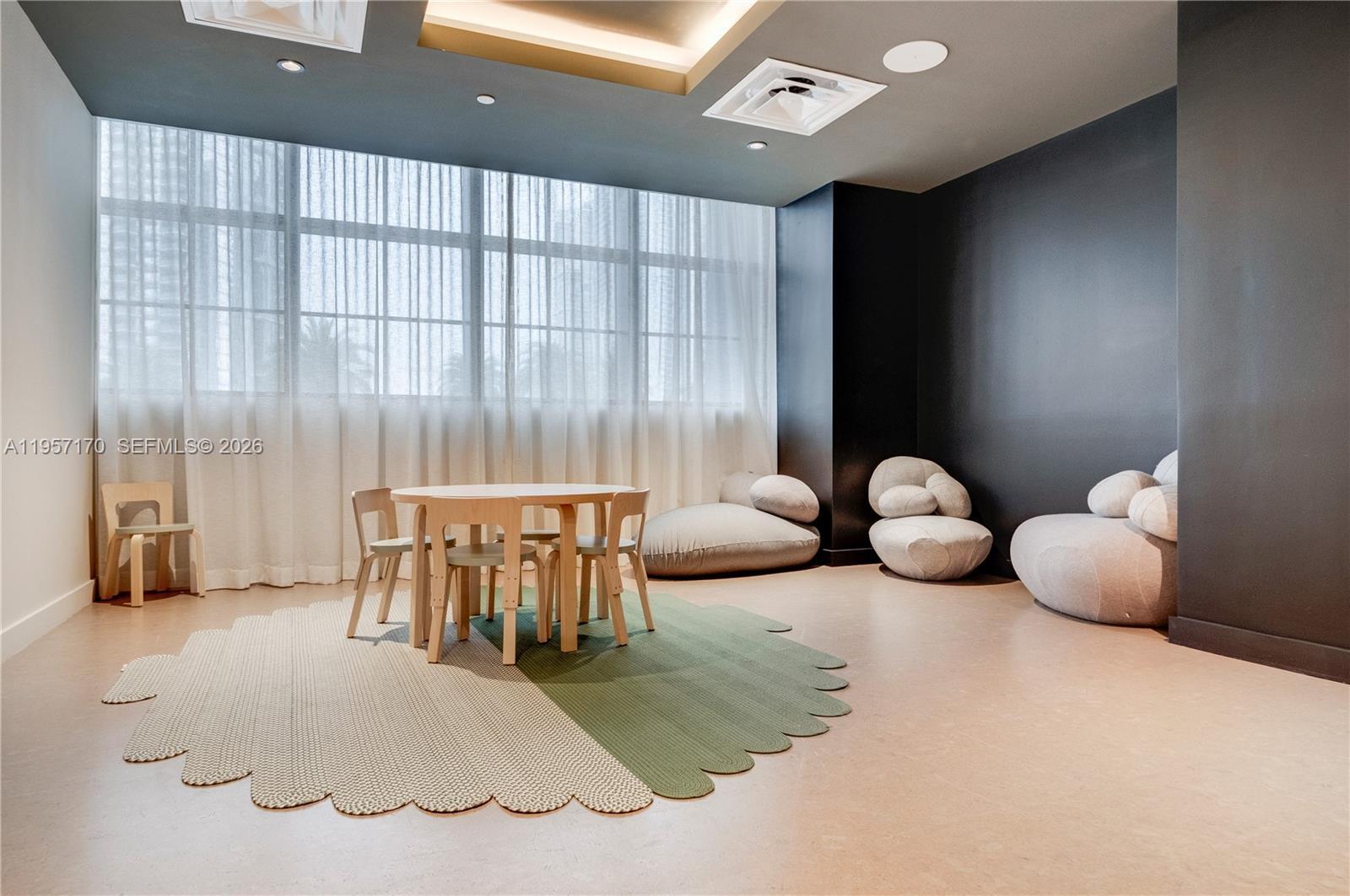 Building Photo - 159 NE 6th St