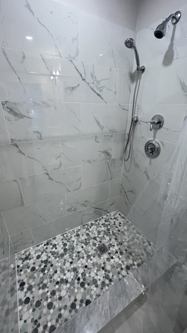 Building Photo - 19 Seaverns Ave