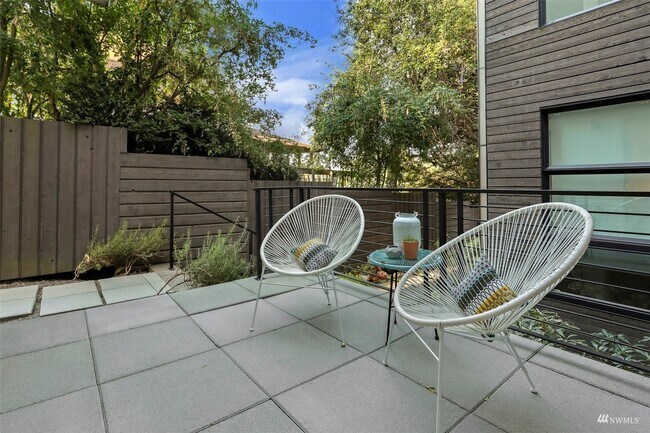 Building Photo - Magnolia Stunner with VIEWS galore from ro...