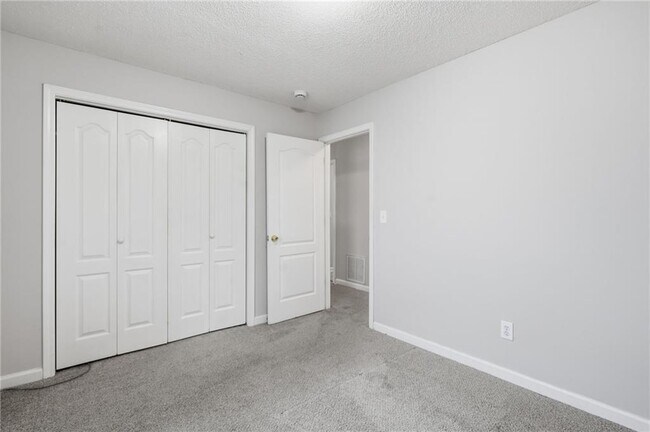 Building Photo - 62 Hanna Dr