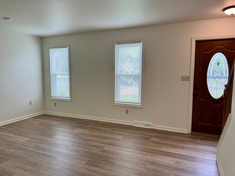 Building Photo - 106 Chukar Ct