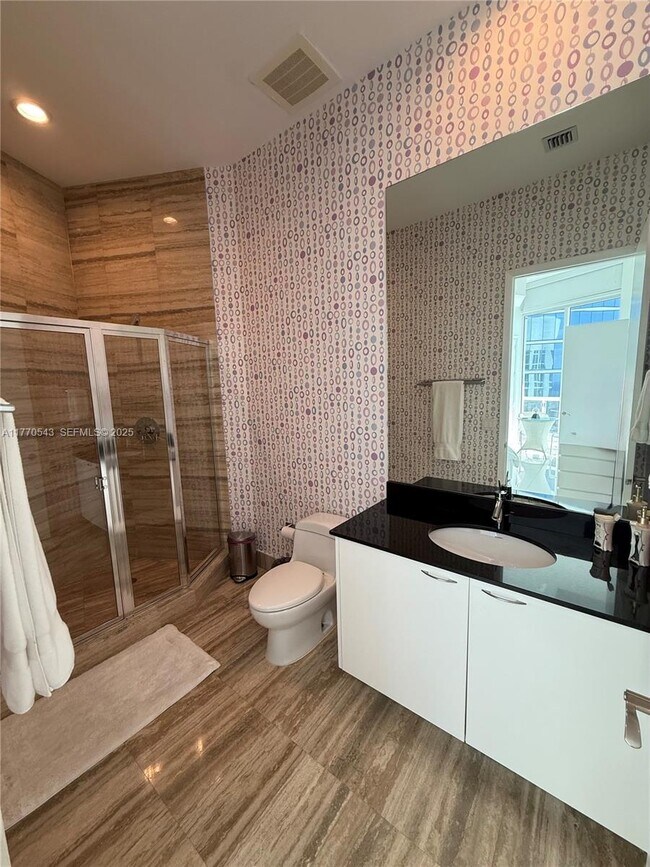 Building Photo - 15811 Collins Ave