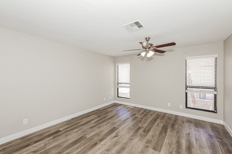 Building Photo - 2010 Waverly Cir