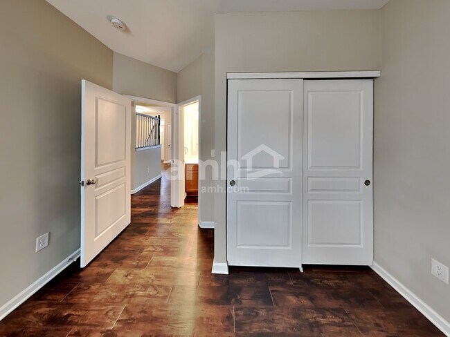 Building Photo - 804 Commerce Trl