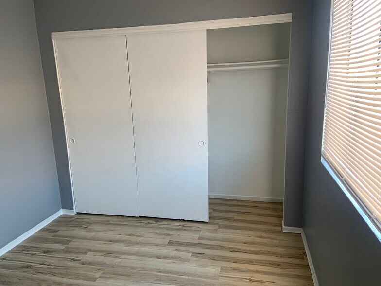 Building Photo - 2124 Exeter Dr