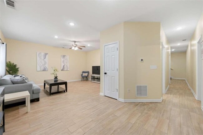 Building Photo - 5732 Vinings Pl Dr SE