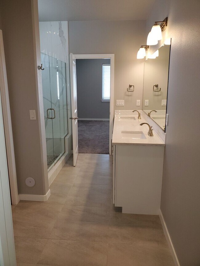 Building Photo - Immaculate Custom 3 bdrm Home for rent in the Montrose developement!