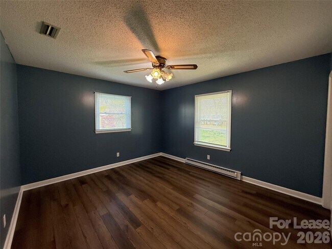 Building Photo - 851 Fieldstone Rd