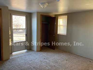 Building Photo - Unique house on large lot
