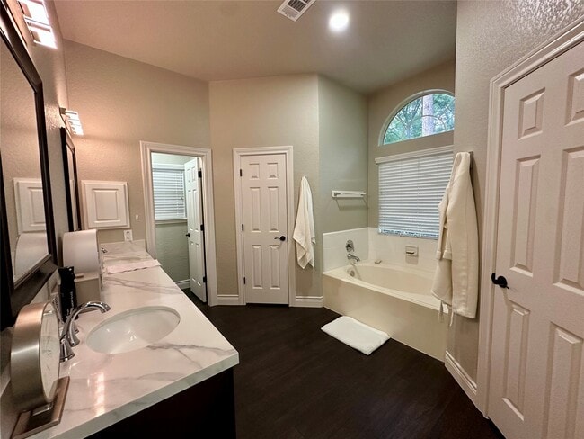 Building Photo - 21641 Forest Colony Dr