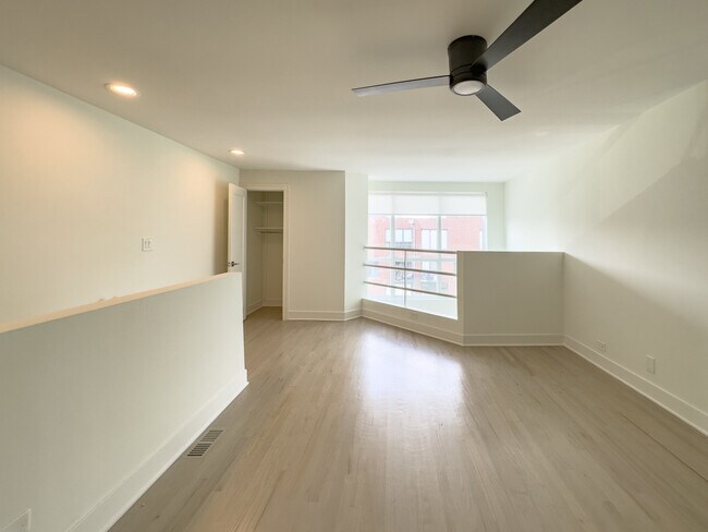 Building Photo - 949 W Grace St