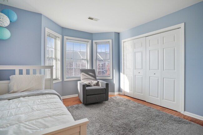 Building Photo - 1406 Pinnacle Way