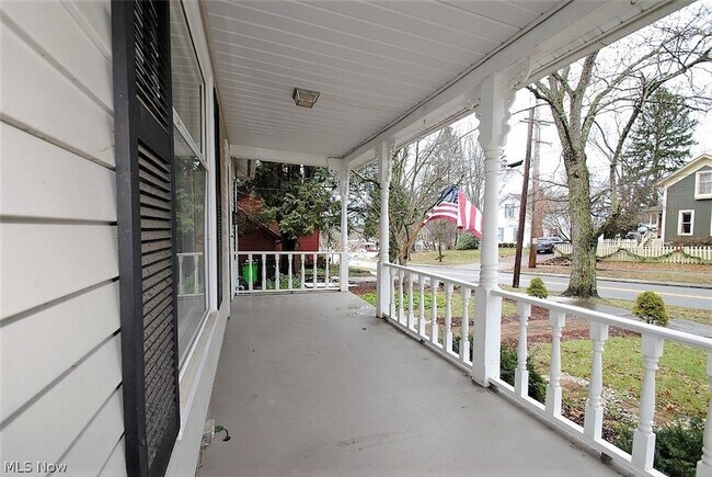 Building Photo - 168 North St