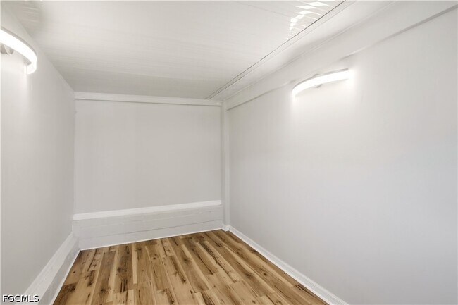 Building Photo - 1640 Daniels Dr