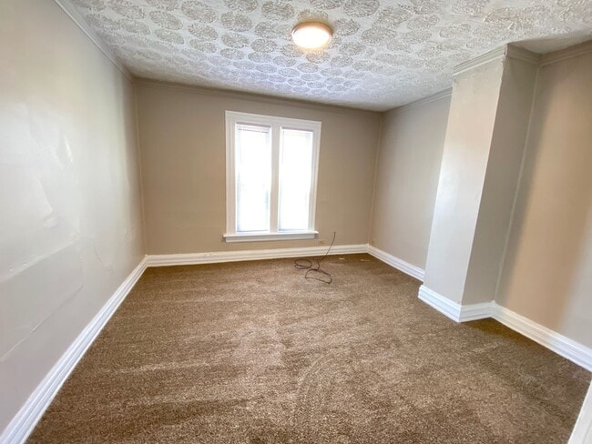 Building Photo - 52 W Norwich Ave