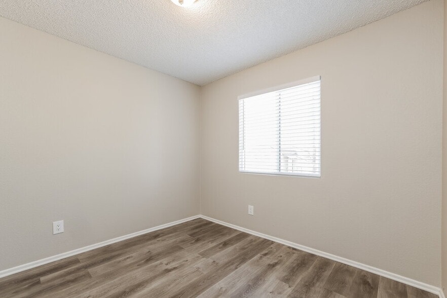 Building Photo - 2811 W Calle Del Tigre