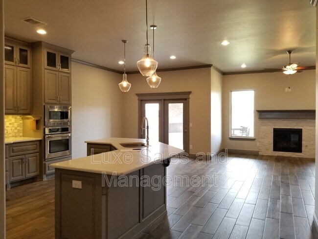 Building Photo - 1433 Kelley Pointe Pkwy
