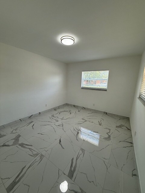 Building Photo - 5962