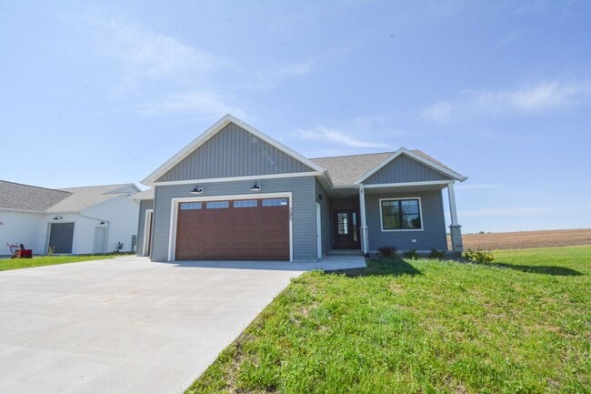 Building Photo - Luxury Country Side Living: 4 bed 3 bed St...