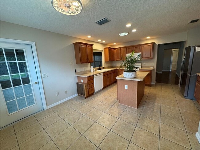 Building Photo - 436 Kingston Way