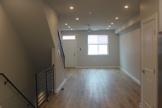Building Photo - 409 Budd St