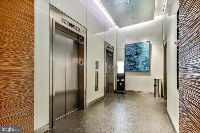 Building Photo - 1414 S Penn Square