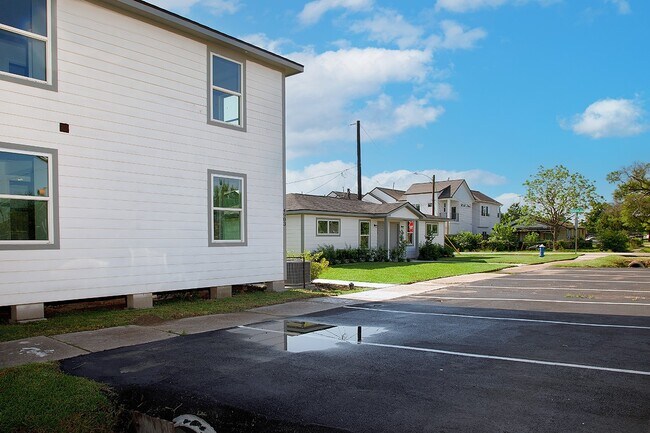 Building Photo - 4903 Noble St