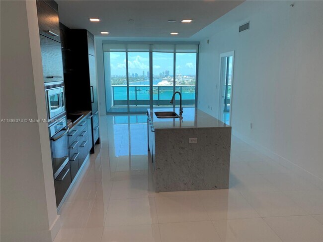 Building Photo - 900 Biscayne Blvd