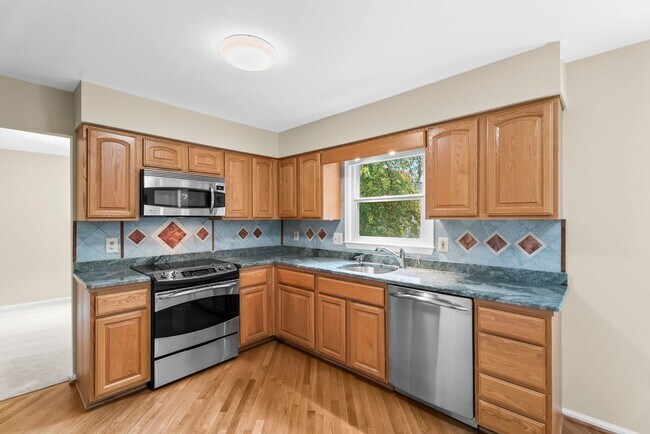 Building Photo - Move-In Ready Home in Prime Springfield Lo...