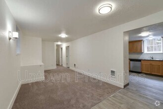 Building Photo - 624 NW 22nd Ave