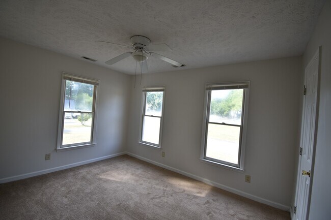 Building Photo - 202 Cobblestone Ct