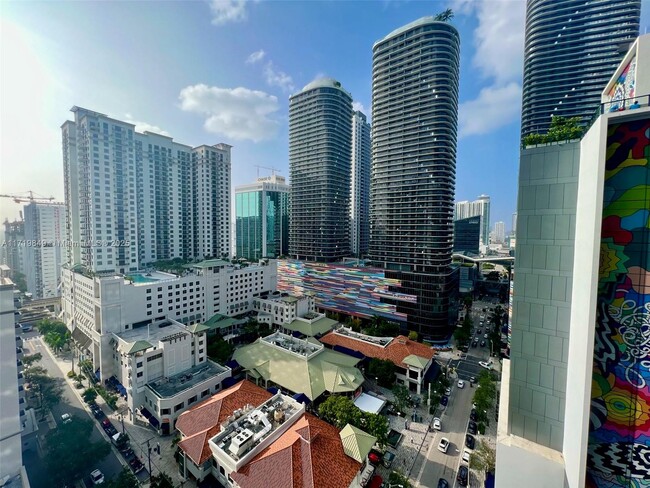 Building Photo - 1000 Brickell Plaza