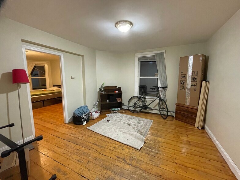 Building Photo - 63 Pleasant St