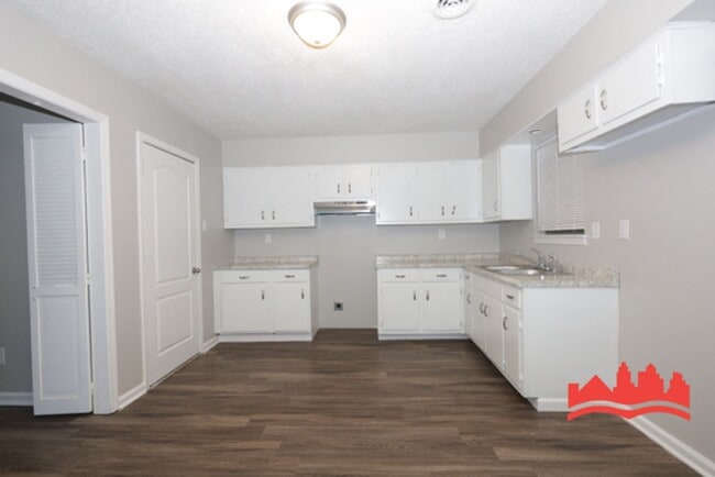 Building Photo - 4721 Bradford Dr